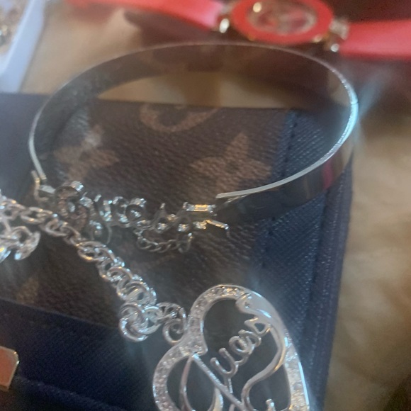 Guess silver bangle - Picture 3 of 6